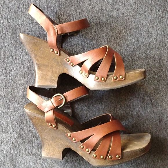 Gianni Bini Shoes - Gianni Bini Wood & Leather Wedge NWOT